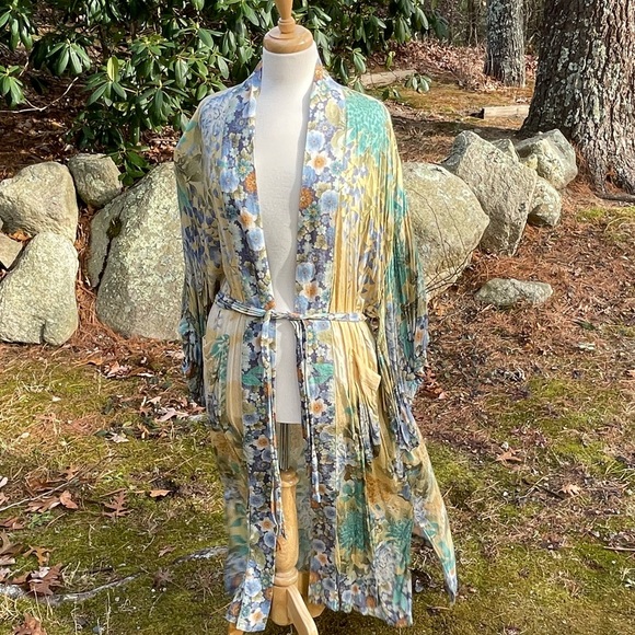 Spell and The Gypsy Willow Kimono Robe - Picture 13 of 16
